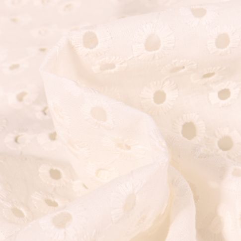 Tissu Coton brodé ajouré Ronds sur fond Ecru