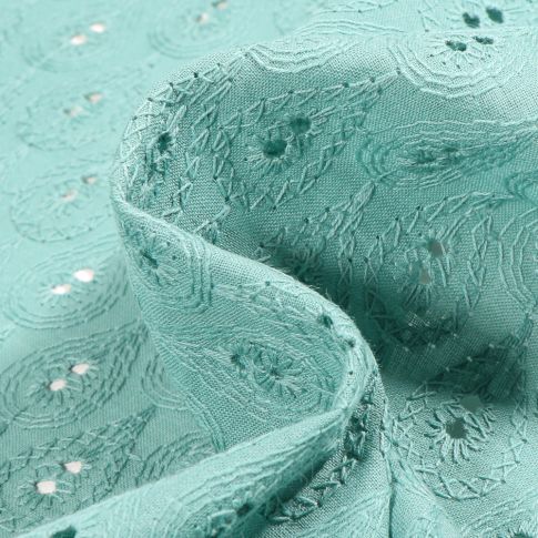 Tissu Coton brodé ajouré Motifs cachemire sur fond Vert menthe