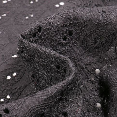 Tissu Coton brodé ajouré Motifs cachemire sur fond Noir