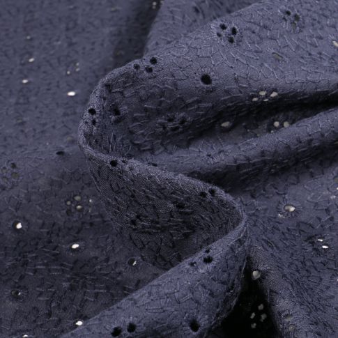 Tissu Coton brodé ajouré Célia sur fond Bleu nuit
