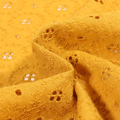 Tissu Coton brodé ajouré Célia Fleurs sur fond Jaune