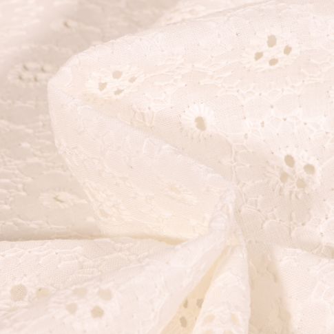 Tissu Coton brodé ajouré Célia Fleurs sur fond Ecru