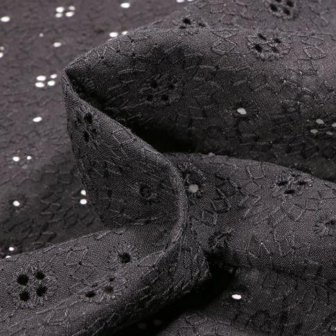 Tissu Coton brodé ajouré Célia Fleurs sur fond Noir