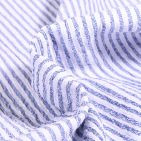 Tissu Seersucker Scarlett Rayures bleues sur fond Blanc