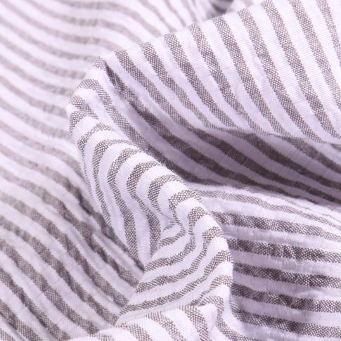 Tissu Seersucker Scarlett Rayures taupe sur fond Blanc