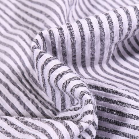 Tissu Seersucker Scarlett Rayures noires sur fond Blanc