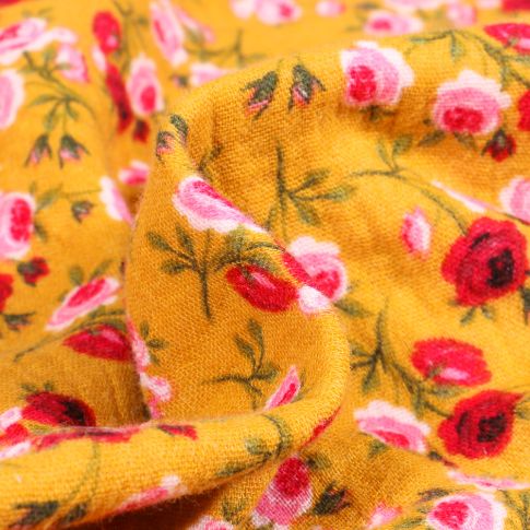 Tissu Double gaze imprimé Boutons de rose sur fond Jaune