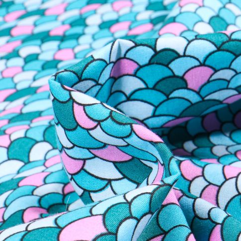 Tissu Coton imprimé LittleBird Ecailles colorées sur fond Bleu turquoise