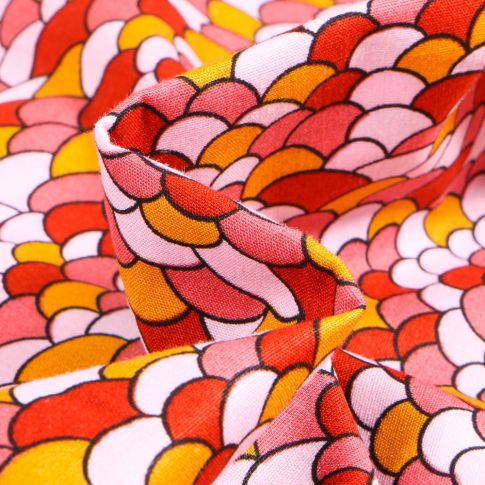 Tissu Coton imprimé LittleBird Ecailles colorées sur fond Rouge