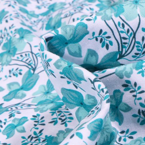 Tissu Coton imprimé LittleBird Camaïeu de Fleurs turquoise sur fond Blanc
