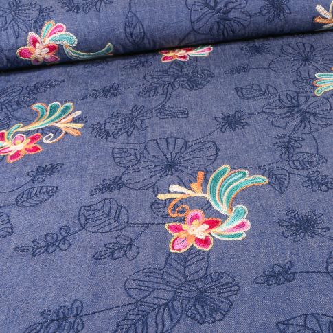 Tissu Chambray Fleurs brodées multicolores sur fond Bleu