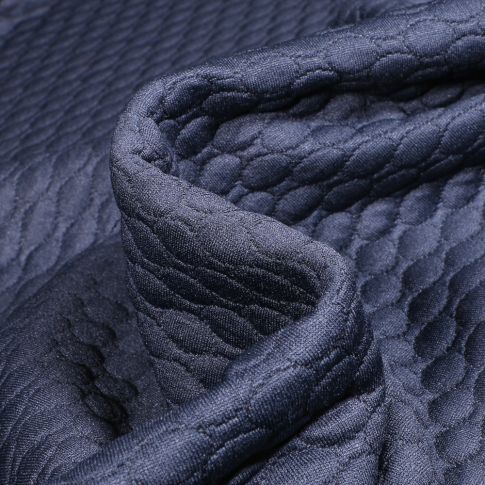 Tissu Sweat matelassé Alvéoles ovales sur fond Bleu marine