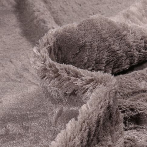 Tissu Fausse fourrure Wavy sur fond Taupe