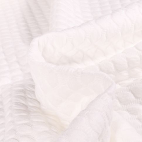 Tissu Sweat matelassé Eleonora Alvéolé sur fond Blanc