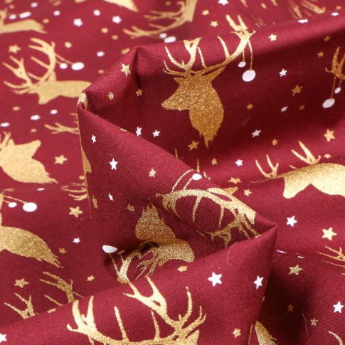 Tissu Coton imprimé Têtes de Cerf dorés sur fond Bordeaux