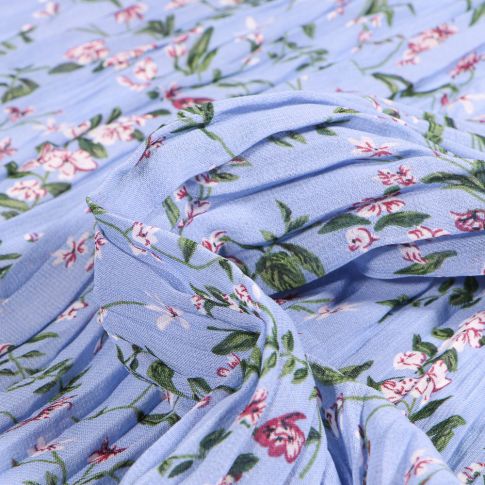 Tissu Crêpe imprimé Plissé Fleuris sur fond Bleu ciel