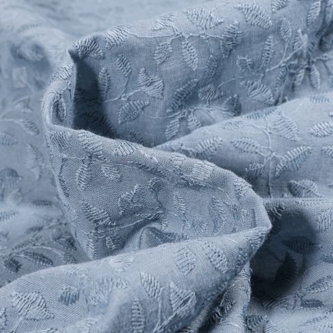 Tissu Coton brodé uni Esperanza sur fond Bleu ancien