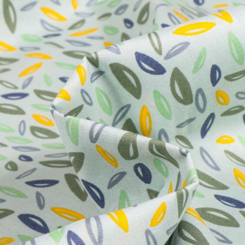 Tissu Coton imprimé LittleBird Pétales camaieu vert sur fond Vert