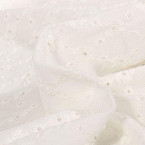 Tissu Broderie anglaise Losanges Elisa fleuris Blanc
