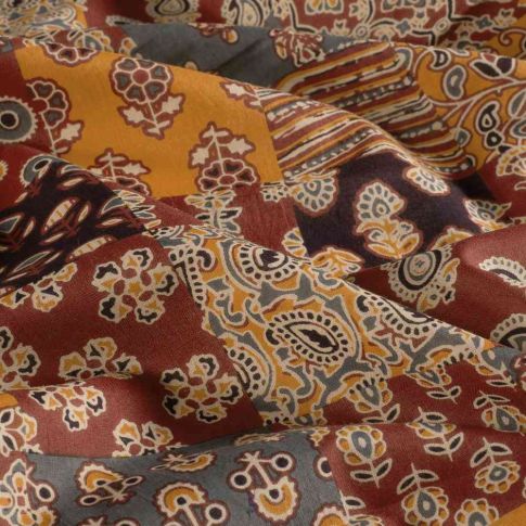 Tissu  Voile de Coton Batik Patchwork Nusantara sur fond Terracotta