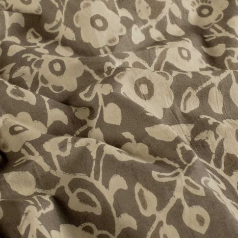 Tissu  Voile de Coton Batik Fleurs Kencana sur fond Taupe