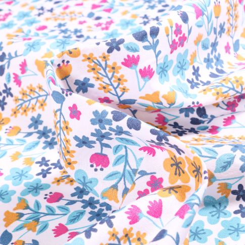 Tissu Coton imprimé Arty Milly rose sur fond Blanc