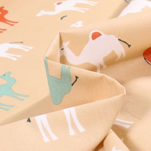 Tissu Coton imprimé Arty Chameau sur fond Ecru
