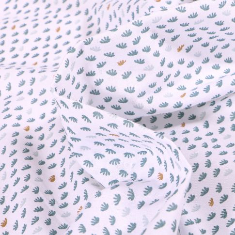 Tissu Coton imprimé Arty Dear vert et dorés sur fond Blanc