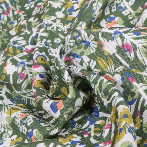 Tissu Viscose Arty Ibaia sur fond Vert