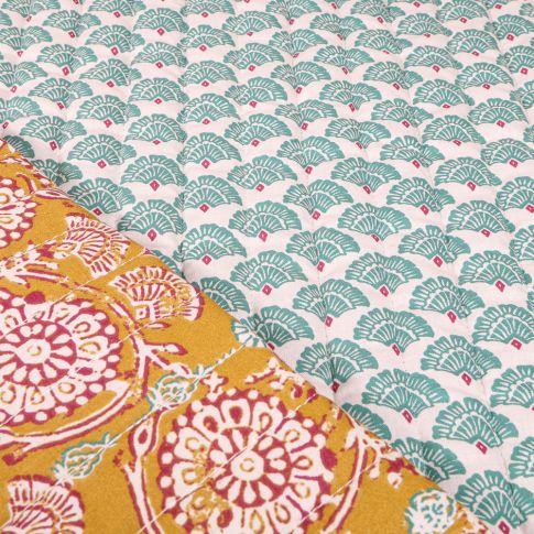 Tissu Matelassé Eventails arabesques sur fond Blanc