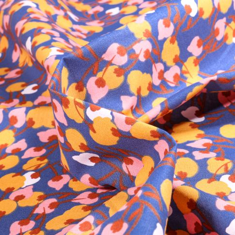 Tissu Viscose Arty Kisnek sur fond Bleu