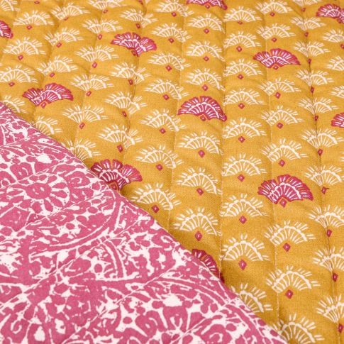 Tissu Matelassé Eventails arabesque sur fond Jaune