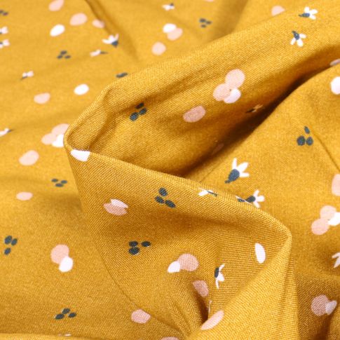 Tissu Viscose Nozbi sur fond Ocre