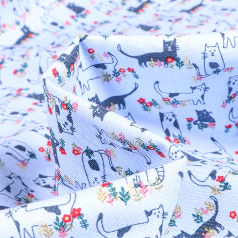 Tissu Coton imprimé QT Fabrics Chats et fleurs sur fond Bleu ciel