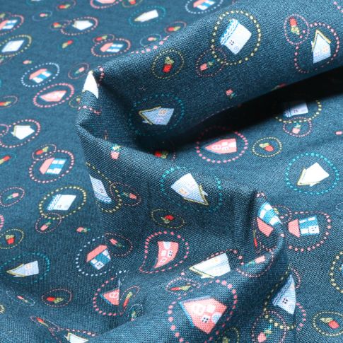 Tissu Coton imprimé QT Fabrics Maisonettes sur fond Bleu pétrole
