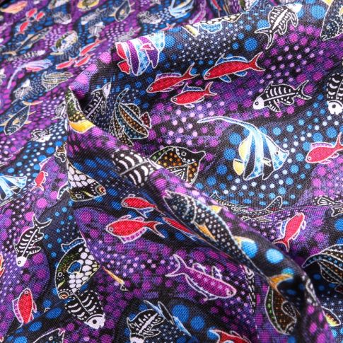Tissu Coton QT Fabrics  Way Under Sari sur fond Violet