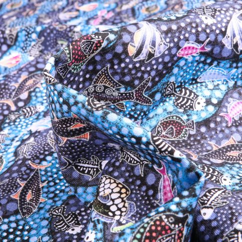 Tissu Coton QT Fabrics Way Under Sari sur fond Bleu nuit