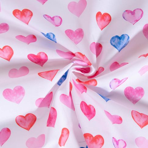 Tissu Coton imprimé Coeur rouge, bleu et rose sur fond Blanc