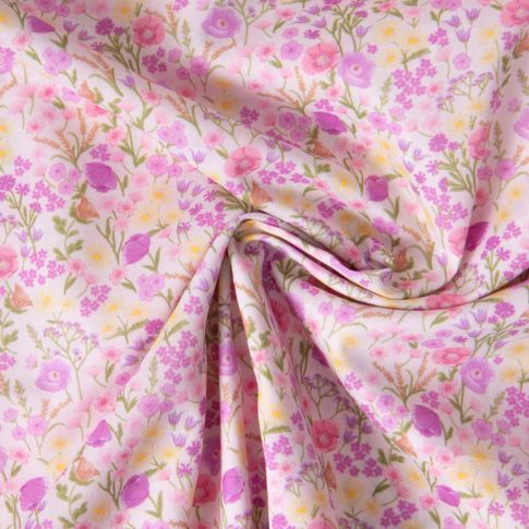 Tissu Popeline de Coton légère imprimé Jardin fleuri rose et lilas sur fond Rose clair