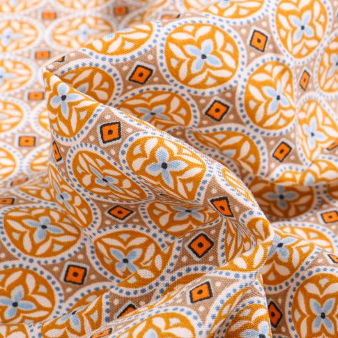 Tissu Viscose Arty Thalie sur fond Ocre