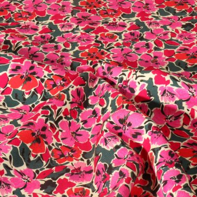 Tissu Viscose extensible Digital Fleurs roses et rouges sur fond Vert foncé - Par 10 cm