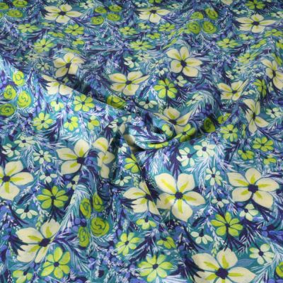 Tissu Viscose Satiné digital Fleurs vertes sur fond Bleu - Par 10 cm