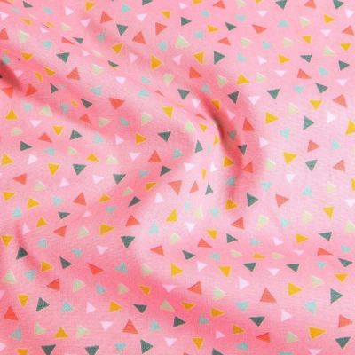 Tissu Coton imprimé Confettis triangulaire sur fond Rose - Par 10 cm