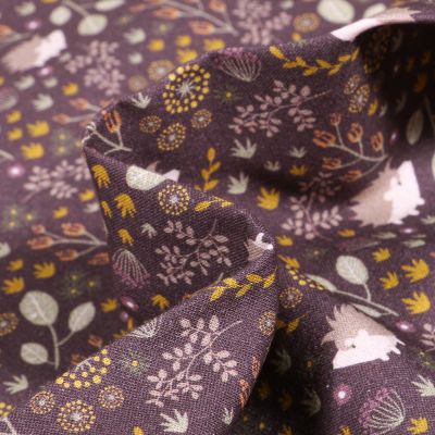 Tissu Coton imprimé Bio Hérissons et feuillages sur fond Prune foncé - Par 10 cm