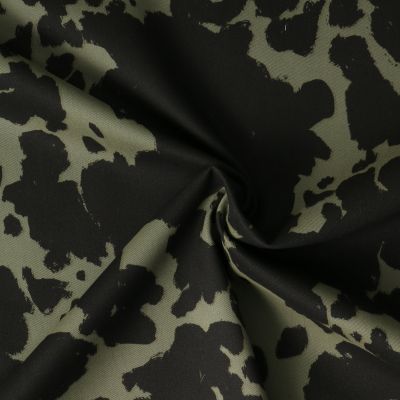 Tissu Toile de Coton  Zélina camouflage artistique sur fond Vert kaki - Par 10 cm