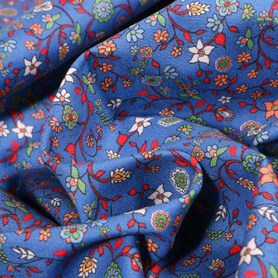Tissu Voile de coton Sweet Flower Mary line sur fond Bleu - Par 10 cm