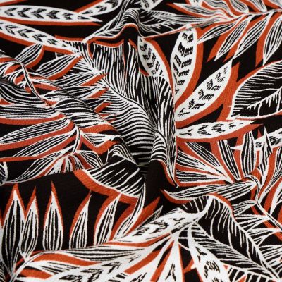 Tissu Viscose texturé Feuilles de palmier rouille sur fond Noir - Par 10 cm