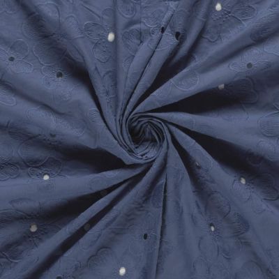 Tissu Coton brodé ajouré Adèle fleuri sur fond Bleu indigo - Par 10 cm
