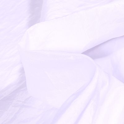 Coupon Tissu Taffetas d&#039;habillement Froissé sur fond Blanc - Coupon de 20 cm