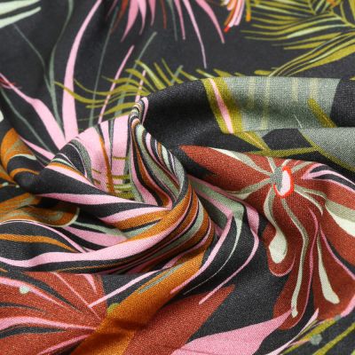 Tissu Viscose Arty Gulf sur fond Noir - Par 10 cm